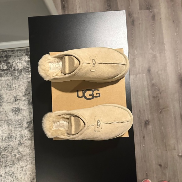 GG Beige Suede Fur-Lined Slippers - Picture 7 of 9